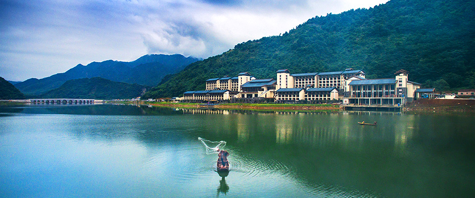 清远英德宝晶宫天鹅湖温泉酒店